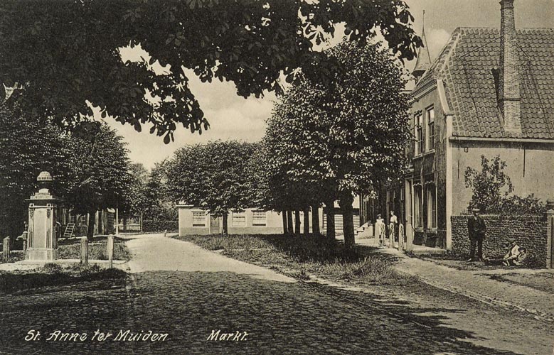 Bestand:Ansicht markt bomen.jpg